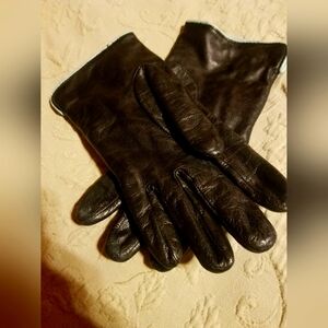Ladies leather gloves